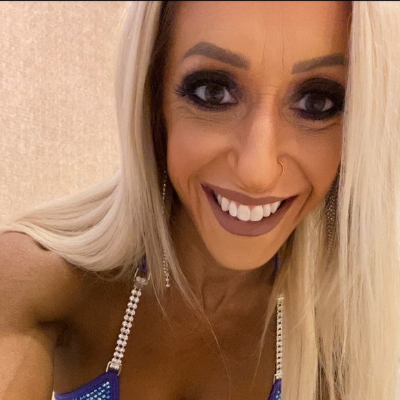 Meet your Posher, Laura - Picture 1 of 1